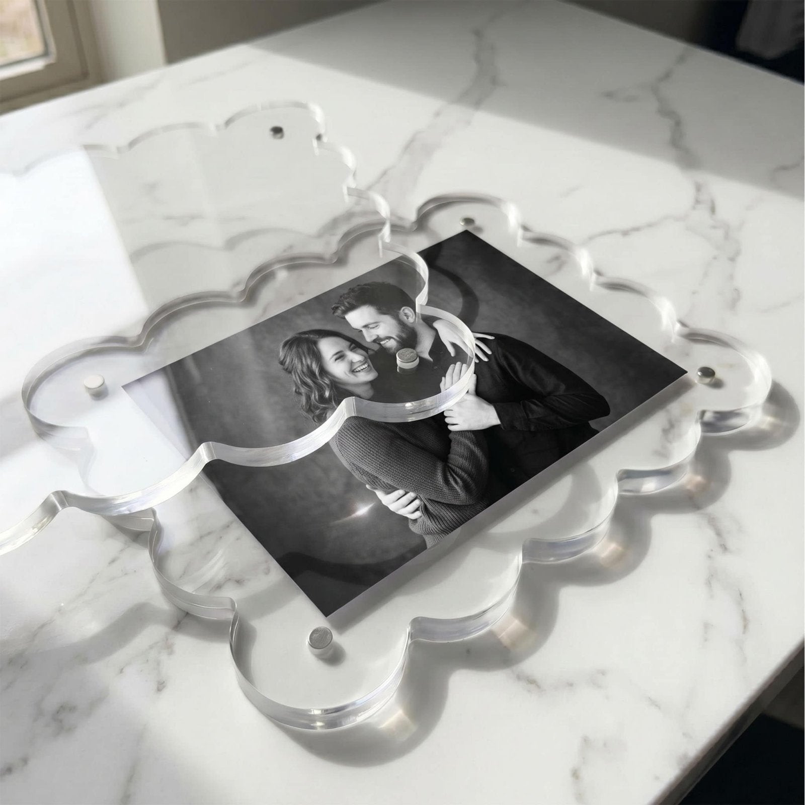 Scalloped Magnetic Acrylic Photo Frame 4" x 6"