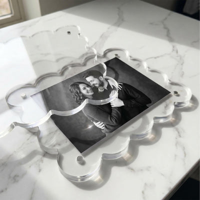 Scalloped Magnetic Acrylic Photo Frame 4" x 6"