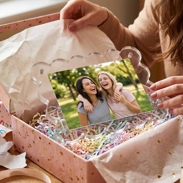 Scalloped Magnetic Acrylic Photo Frame 4" x 6"
